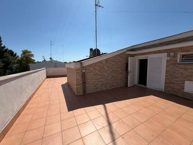 VILLA INDIPENDENTE CON AMPIO GIARDINO