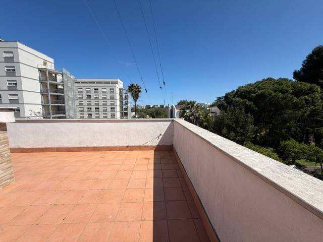 VILLA INDIPENDENTE CON AMPIO GIARDINO