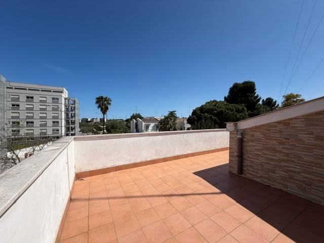 VILLA INDIPENDENTE CON AMPIO GIARDINO