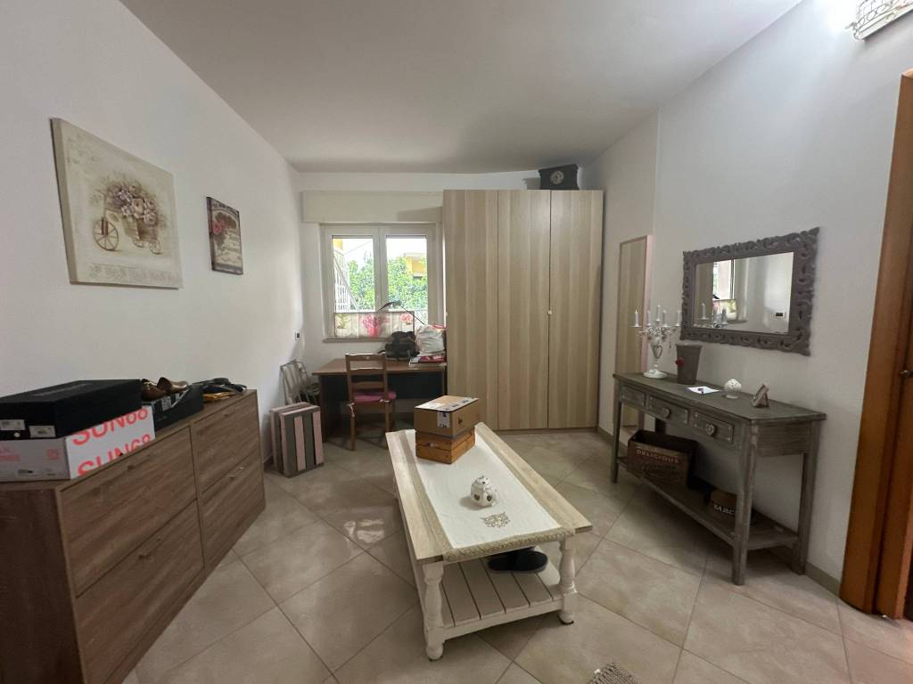 Modugno trilocale con terrazzo e box auto