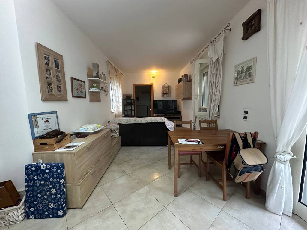 Modugno trilocale con terrazzo e box auto