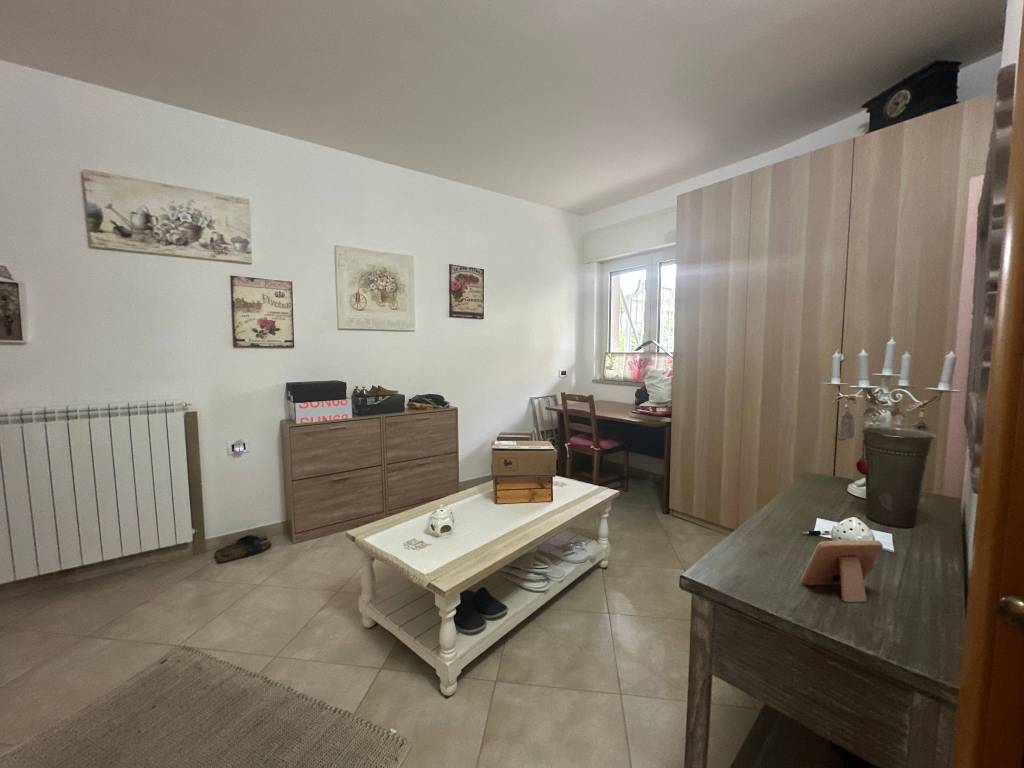 Modugno trilocale con terrazzo e box auto