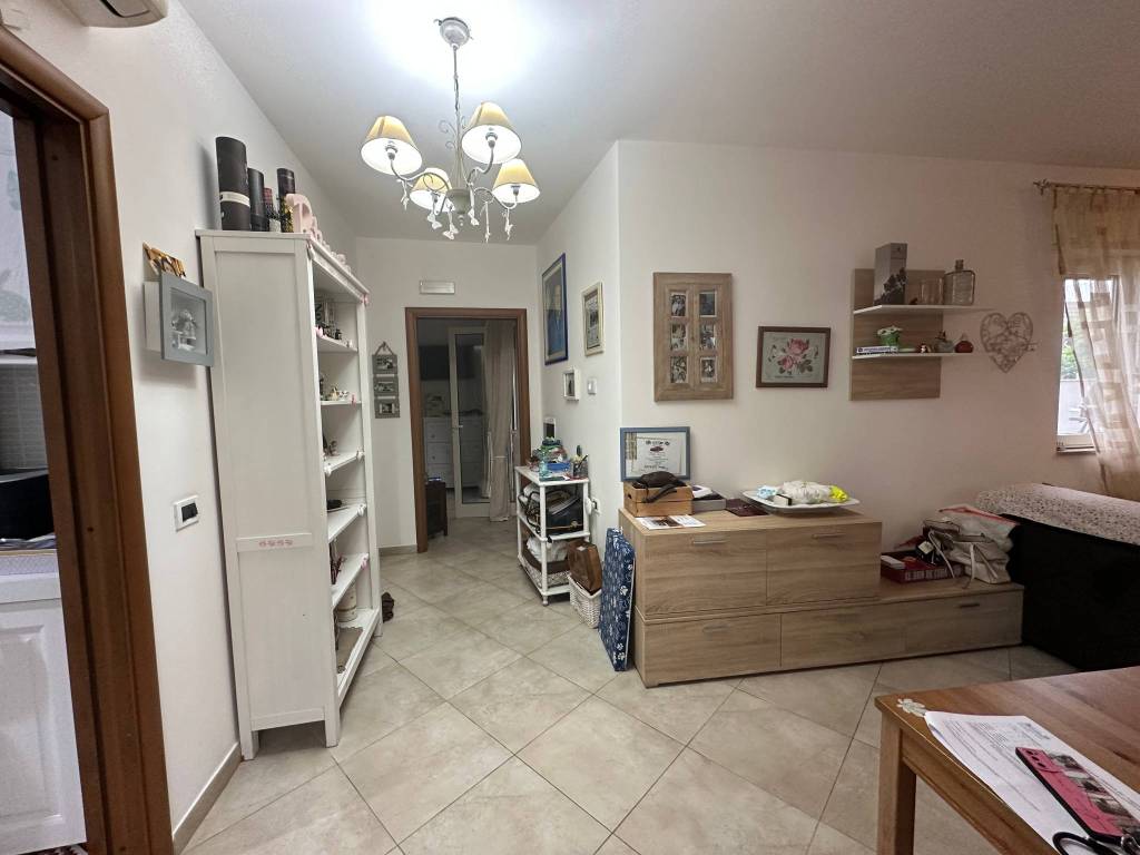 Modugno trilocale con terrazzo e box auto