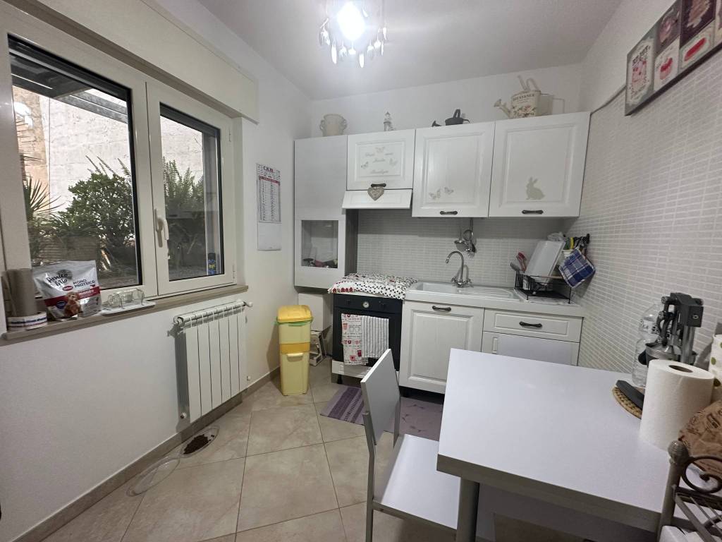 Modugno trilocale con terrazzo e box auto
