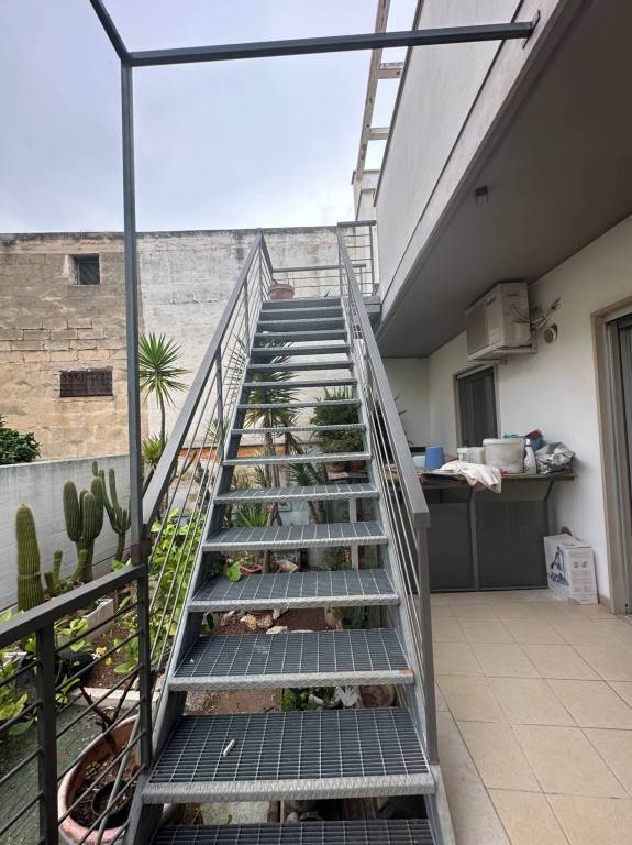 Modugno trilocale con terrazzo e box auto