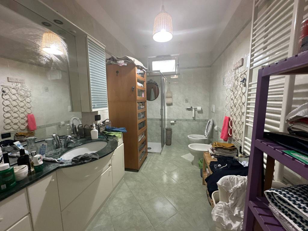 Modugno trilocale con terrazzo e box auto
