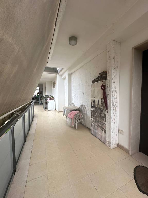 Modugno trilocale con terrazzo e box auto
