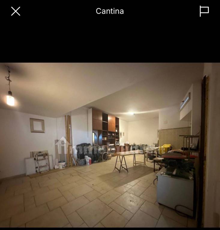 LOCALE DEPOSITO CON BAGNO