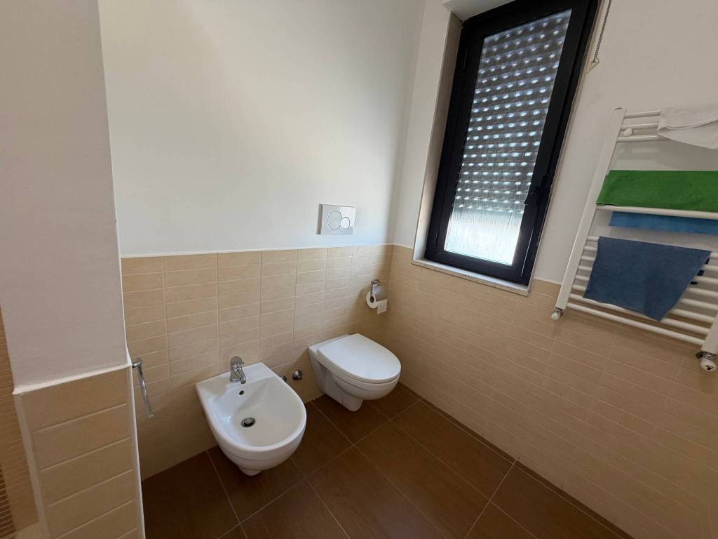 TRIVANI CON ESPOSIZIONE ANGOLARE