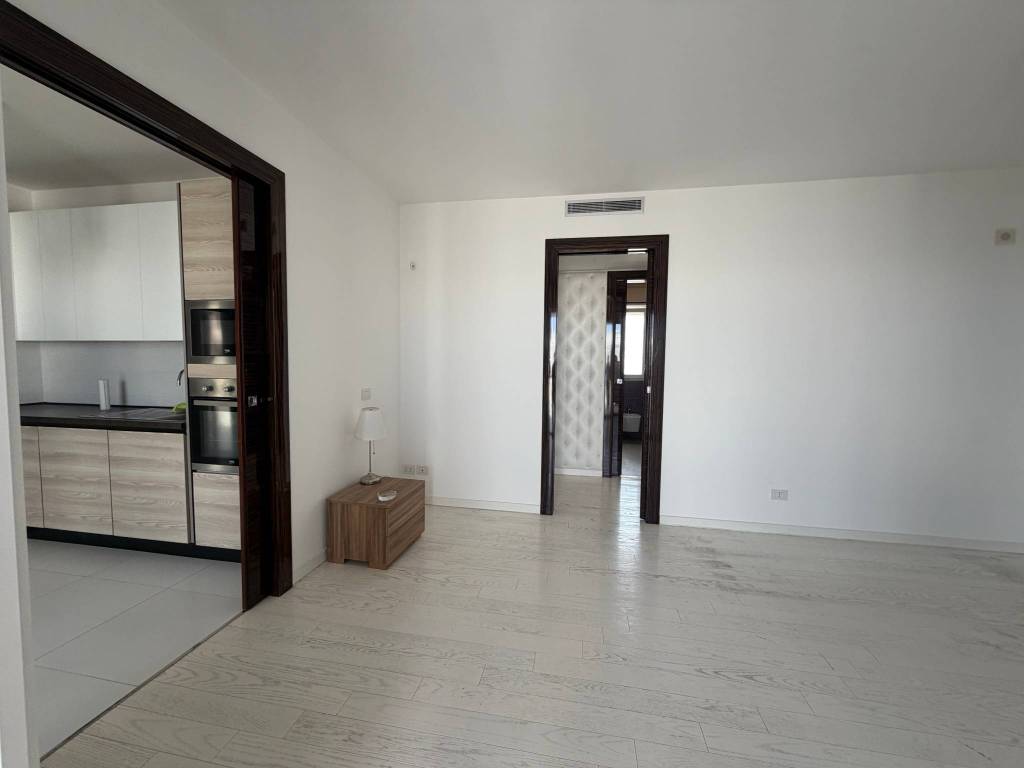 FITTASI TRIVANI,DOPPI SERVIZI, CANTINA,POSTO AUTO COPERTO