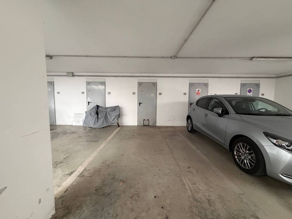 FITTASI TRIVANI,DOPPI SERVIZI, CANTINA,POSTO AUTO COPERTO